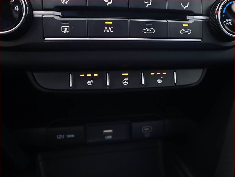 Kia Ceed (2023) 1.5 T-GDI, Serv.kniha - fotka 17 z 18
