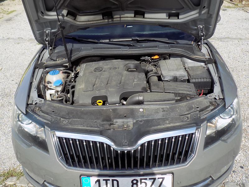 Škoda Superb 1,6 TDI 77 KW NAVI, TEMP - fotka 31 z 34