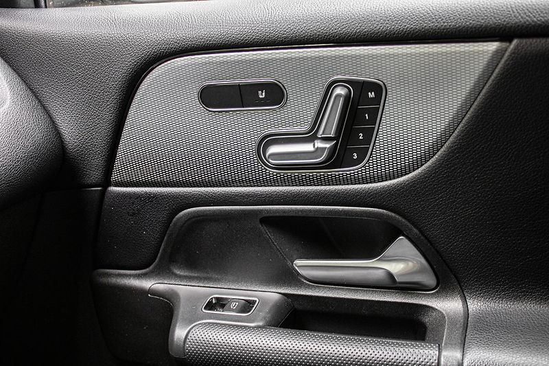 Mercedes-Benz GLB - fotka 30 z 37
