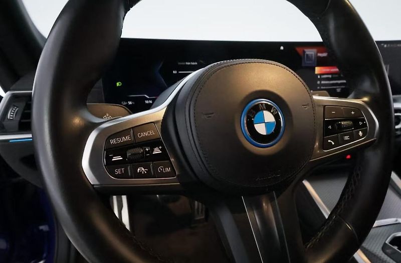 BMW i4 eDrive40 GC Tažné Ambient Kam - fotka 14 z 28