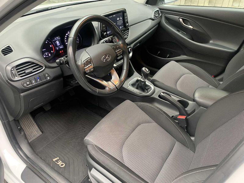 Hyundai i30 1.6 CRDi 85 kW 1.MAJITEL DPH - fotka 9 z 17