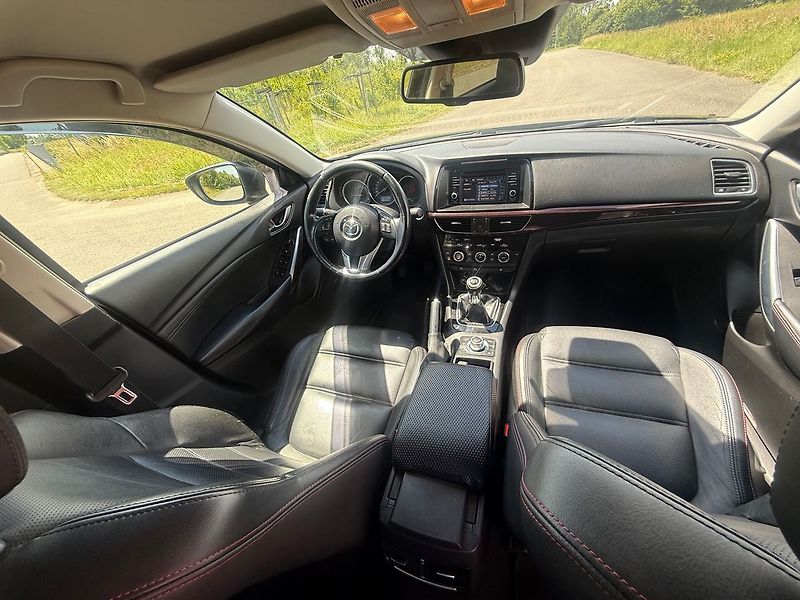 Mazda 6 Revolution Top 2,2 130 kW - fotka 13 z 23