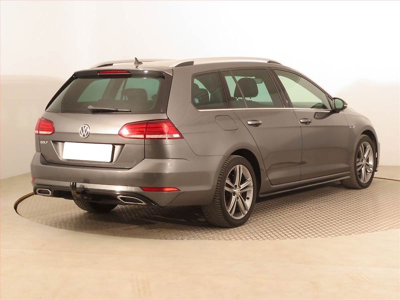 Volkswagen Golf (2019) R-Line 1.6 TDI, Automat - fotka 5 z 17