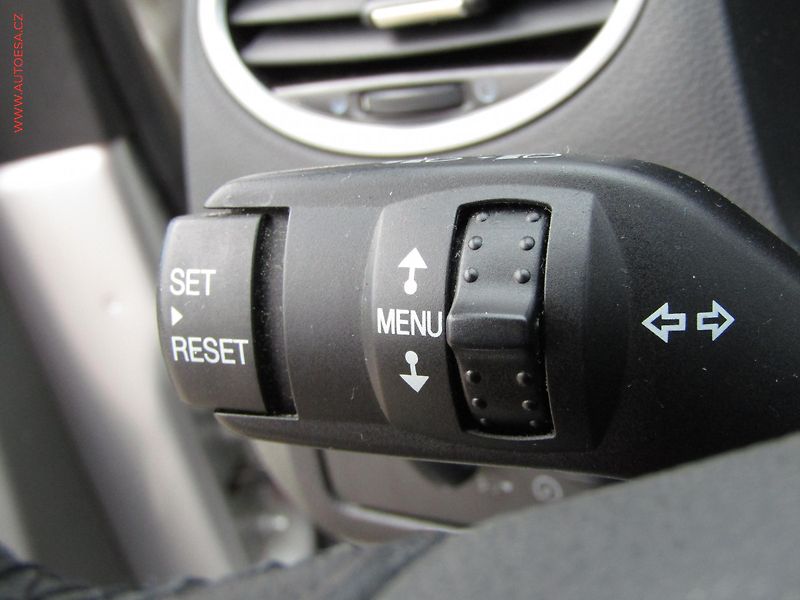 Ford Focus (2009) 1.6 TDCi, Klima - fotka 13 z 16