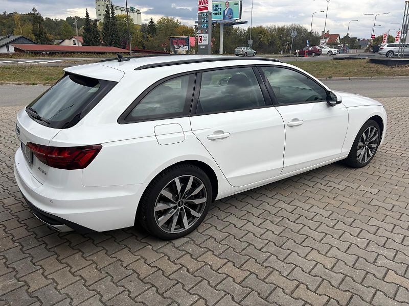 Audi A4 Avant (2023) - fotka 2 z 12