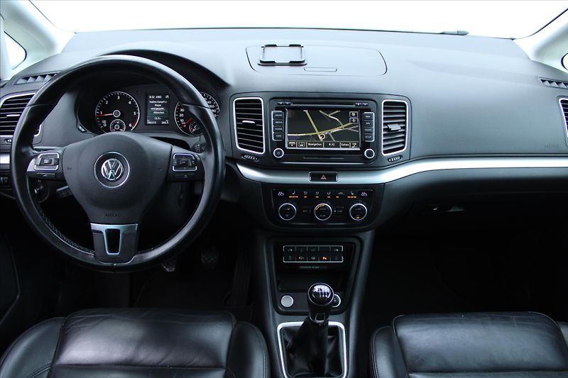 Volkswagen Sharan 2.0TDI 4MOTION HIGHLINE 7-MÍST - fotka 16 z 31