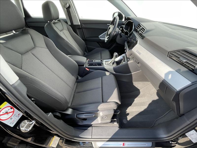 Audi Q3 1,5 TFSI AT7 S line Gravity - fotka 18 z 23