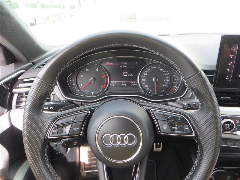 Audi A4 3,0 TDI 210kW S line quattro - fotka 28 z 31