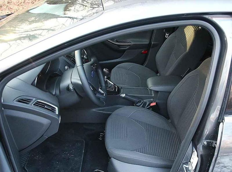 Ford Focus Sedan.