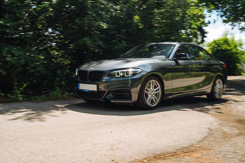 BMW Řada 2 (2019) M240i xDrive - fotka 35 z 36