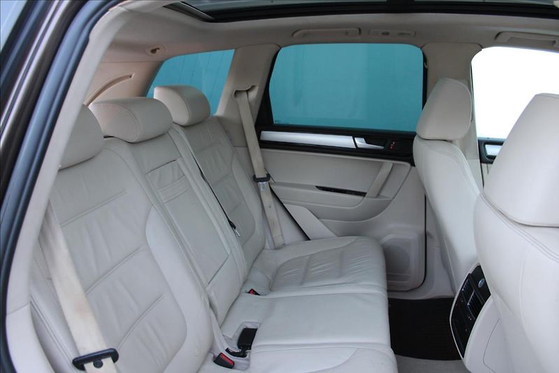 Volkswagen Touareg 3.0 TDI V6/PANOR/TAŽNÉ/NEZ.TOP - fotka 30 z 39