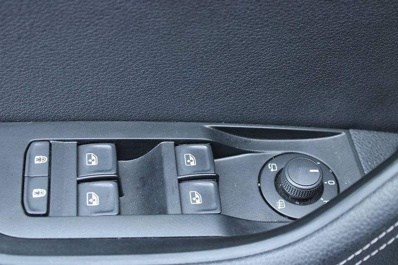 Škoda Superb (2022) 2.0 TDI 110kW LED Matrix manuá - fotka 17 z 33