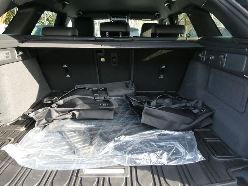 Land Rover Range Rover Velar Dynamic SE P400e - fotka 32 z 37