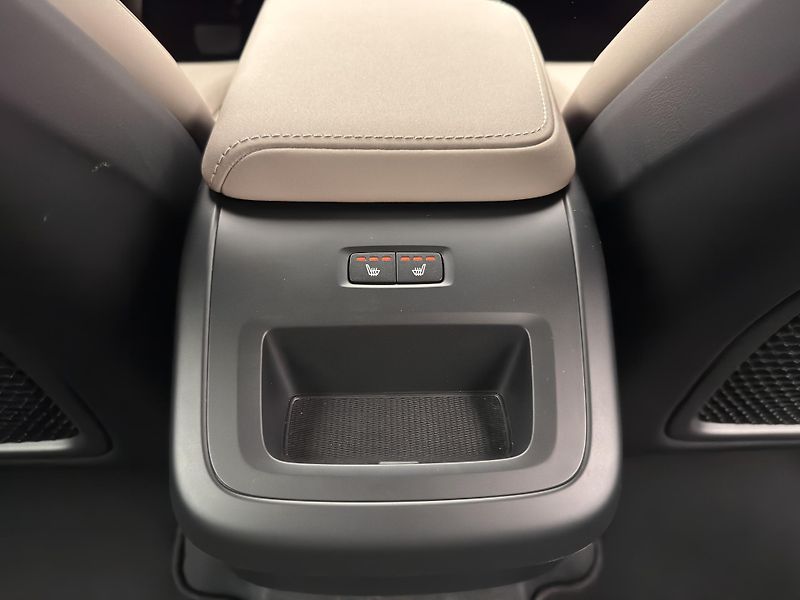 Volvo XC60 B5 AWD BRIGHT PLUS REZERVACE - fotka 25 z 49