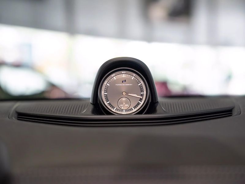 Porsche Taycan BOSE Chrono 360 Matrix Venti - fotka 20 z 23