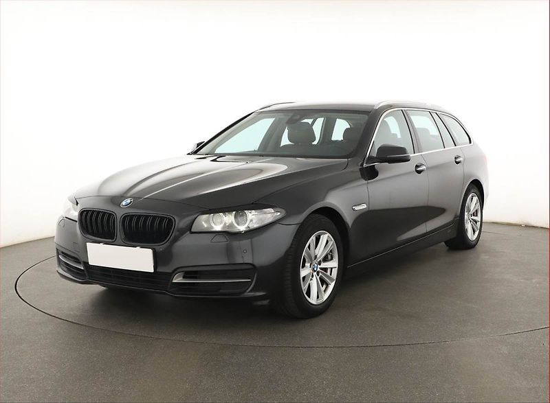 BMW Řada 5 (2016) 525d, Automat, Navi, Bi-Xenony - fotka 2 z 20