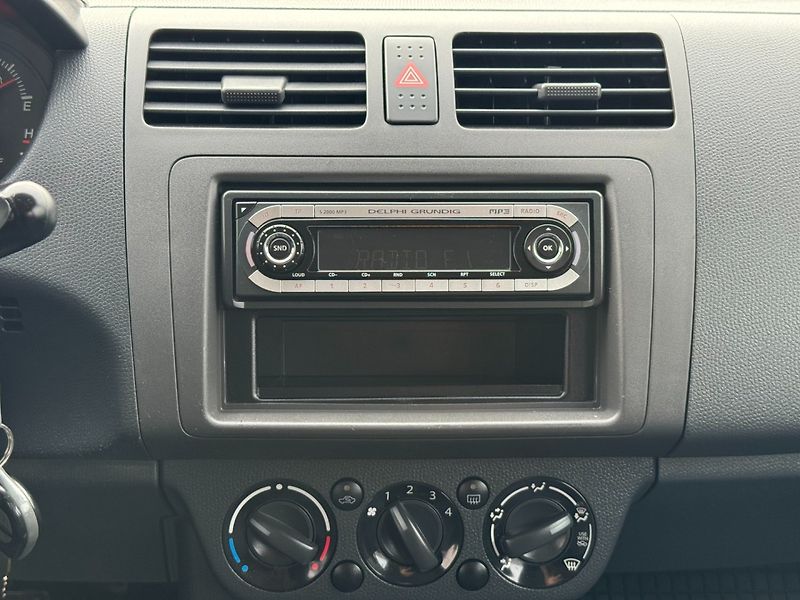 Suzuki Swift (2009) 1,3 i 66 Kw 4x4 - fotka 19 z 28