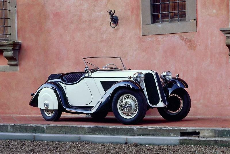 BMW 315 roadster vycházel technicky z modelu 303