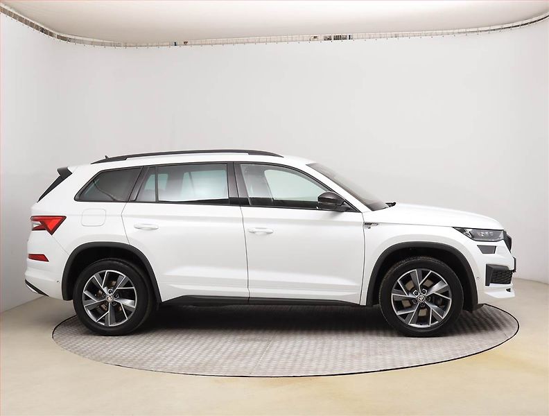 Škoda Kodiaq (2023) 2.0 TDI - fotka 6 z 28