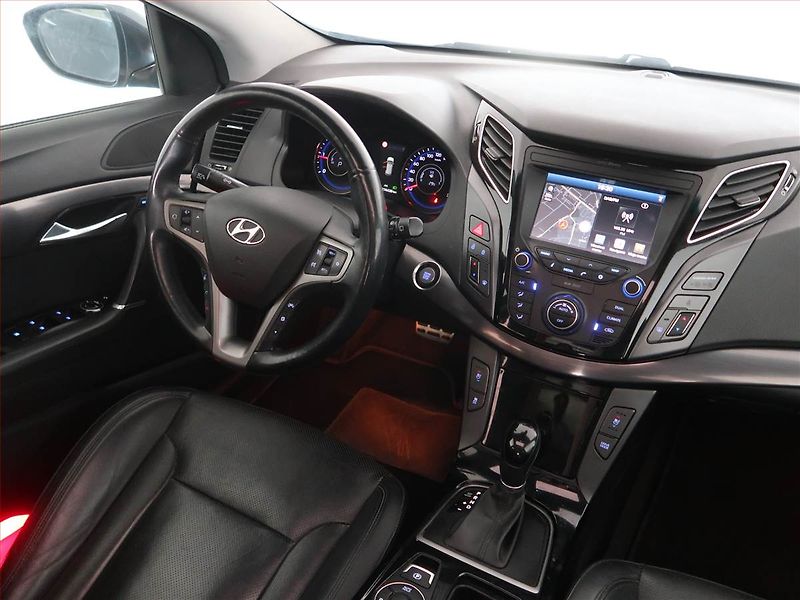 Hyundai i40 (2018) 1.7 CRDi, Automat, Navi - fotka 7 z 23