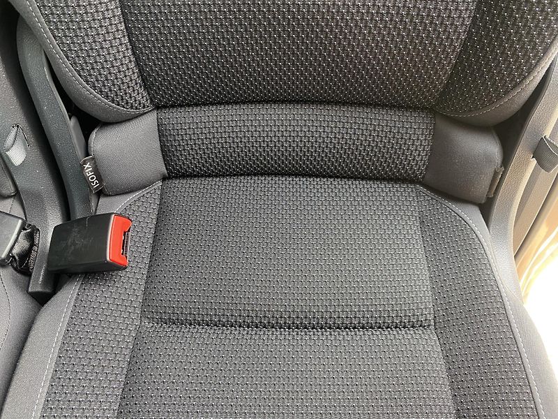 Volkswagen Touran 1.2 TSI 77kW-CLIMATRONIC-NAVI - fotka 30 z 41