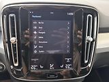 Volvo XC40 T2 FWD MOMENTUM // 1. maj. - náhled 32