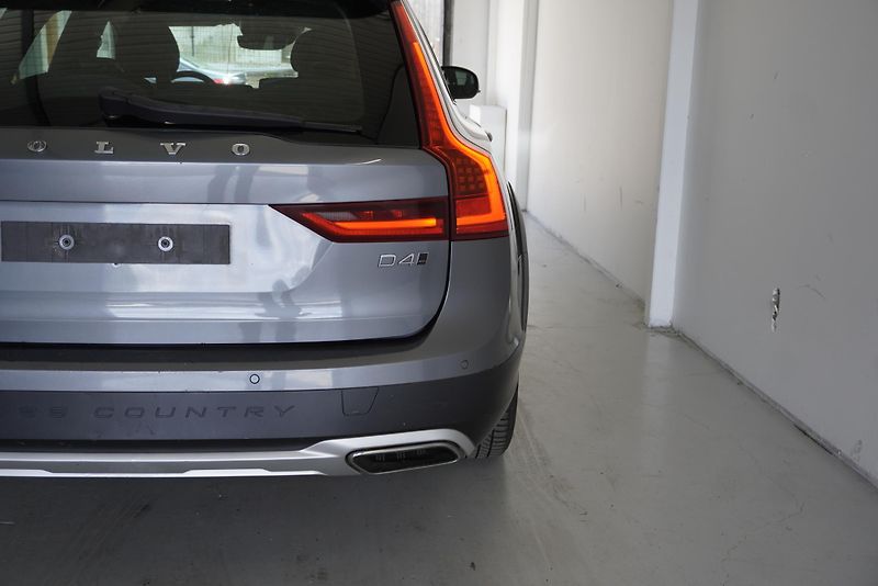 Volvo V60 CROSS COUNTRY  2,0 D4 AWD AUT. - fotka 9 z 29