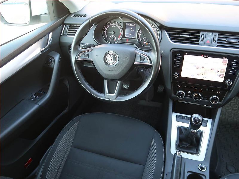 Škoda Octavia (2019) 1.6 TDI, Serv.kniha, Navi - fotka 7 z 16