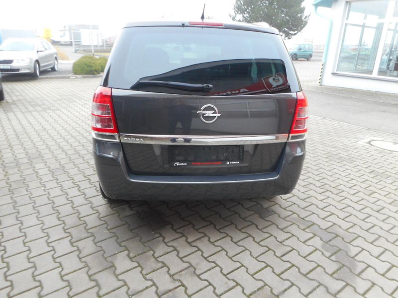 Opel Zafira (2014) 1,8 16v TEMPOMAT, KLIMA,7-míst - fotka 3 z 17