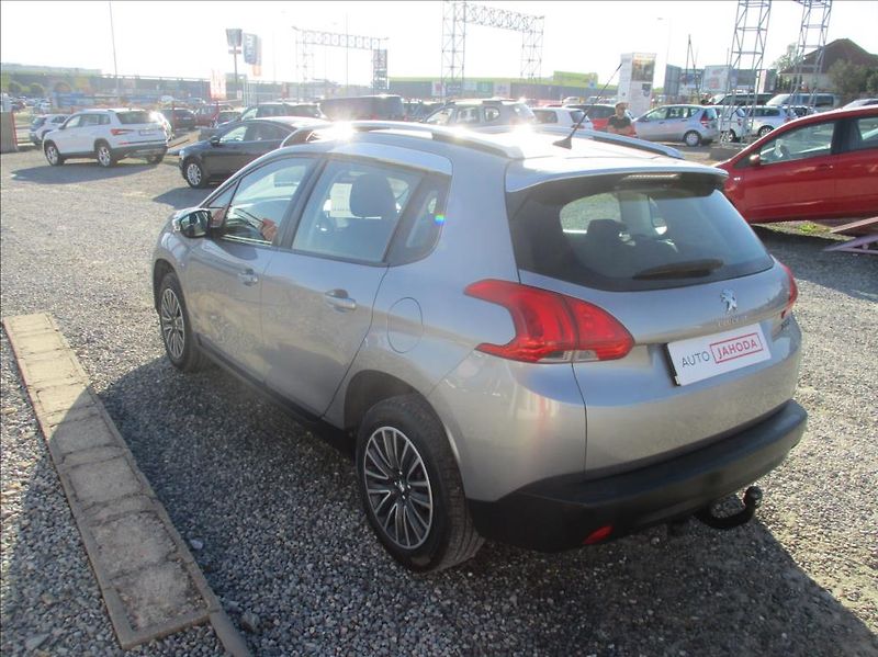 Peugeot 2008 1,2 i, klima,serv.kniha,tažné - fotka 6 z 34