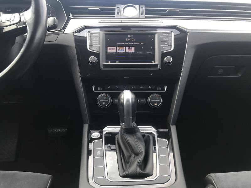 Volkswagen Passat 2.0 TDI 110 ,DSG,ČR.DPH.. - fotka 15 z 21