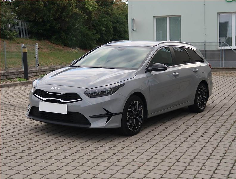 Kia Ceed (2024) 1.5 T-GDI - fotka 2 z 16