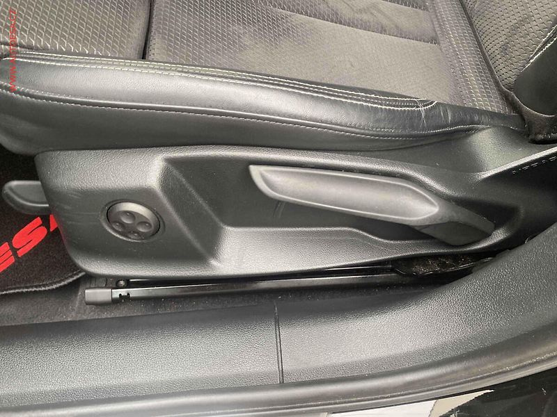 Audi A4 (2019) 2.0 TDi, S-line, AT, LED, TZ - fotka 14 z 18