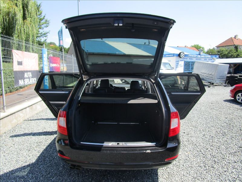 Škoda Superb Combi 2.0TDi 125kW Elegance - fotka 33 z 43