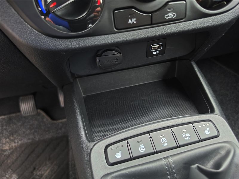 Hyundai i10 1,0 49KW vyhř. volat + sedadla - fotka 20 z 41
