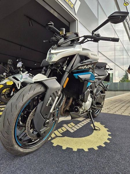 CFMOTO (2025) 675 NK - fotka 10 z 20