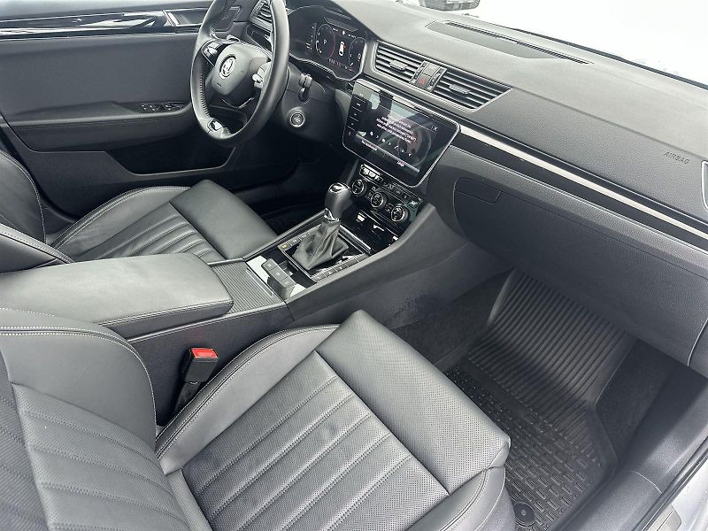 Škoda Superb (2023) Combi 2.0 TDI 4x4 DSG L&K - fotka 9 z 36