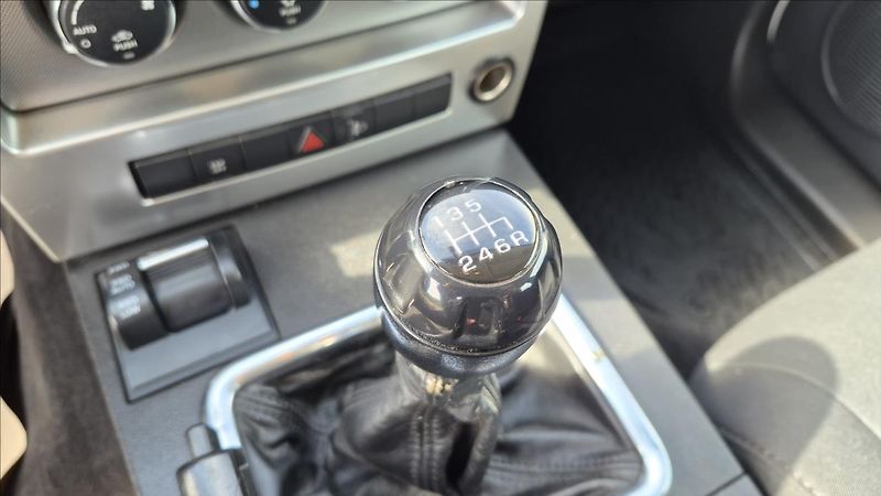 Jeep Cherokee 2,8 CRD L MANUAL ČR - fotka 13 z 18