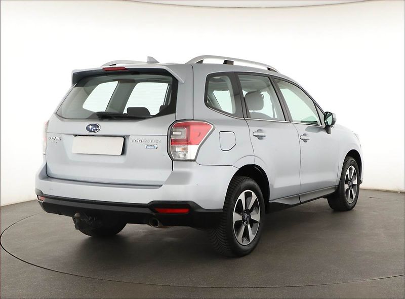 Subaru Forester (2016) 2.0 d, 4X4, Bi-Xenony - fotka 5 z 20