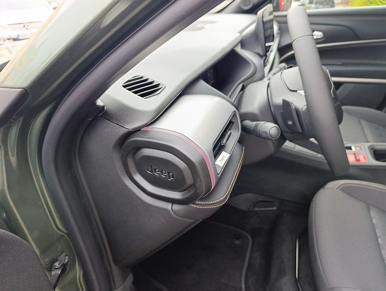 Jeep Avenger (2026) 85th Anniversary 1,2 e-Hybrid - fotka 32 z 47