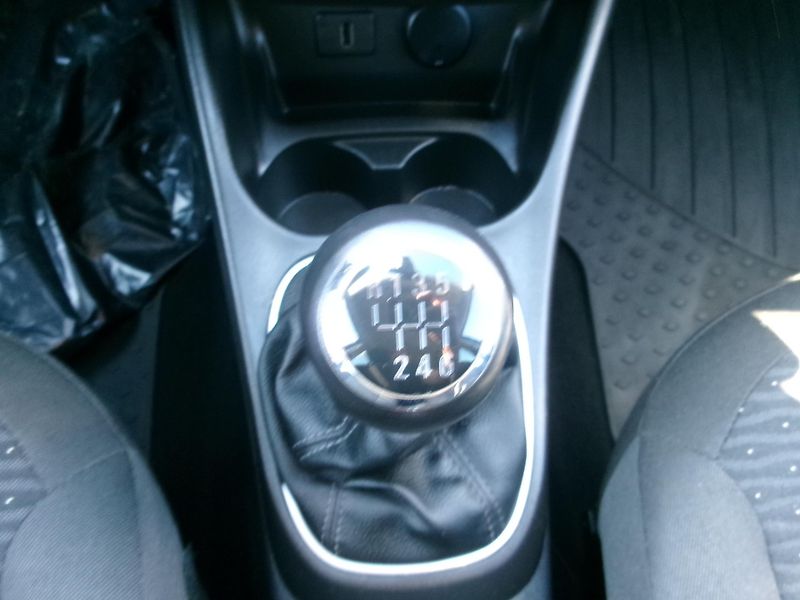 Opel Corsa (2016) 1,4T KLIMA TEMP ALU ČR - fotka 18 z 24