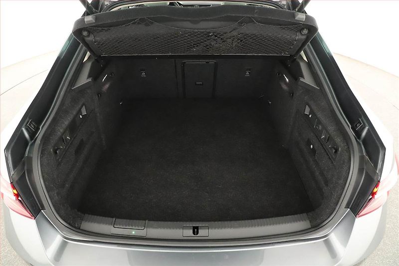 Škoda Superb (2022) Laurin&Klement iV 1.4 TSI PHEV - fotka 19 z 20