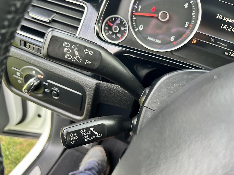 Volkswagen Touareg 3.0TDI 180KW,TZ,KůŽE,ROZVODY!! - fotka 36 z 52