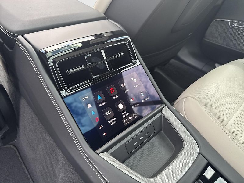 Porsche Panamera 4 E-Hybrid - fotka 19 z 28