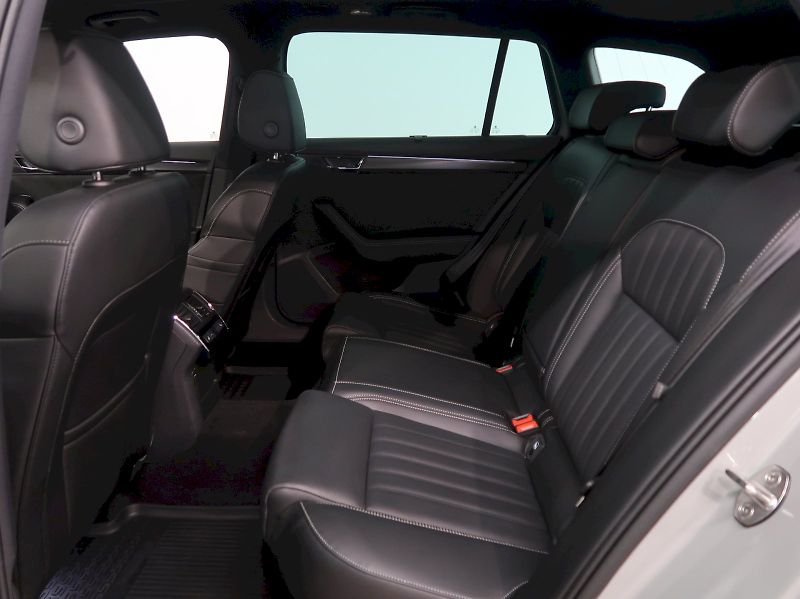 Škoda Superb (2023) iV SPORTLINE 1.4TSI 160KW DSG - fotka 18 z 48