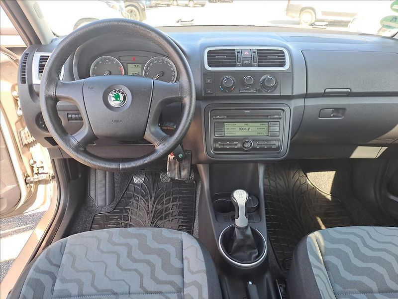 Škoda Fabia 1,4 i 16V KLIMA - fotka 9 z 14