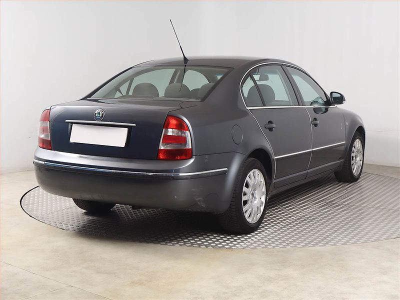 Škoda Superb (2008) Elegance 2.0 TDI - fotka 5 z 13