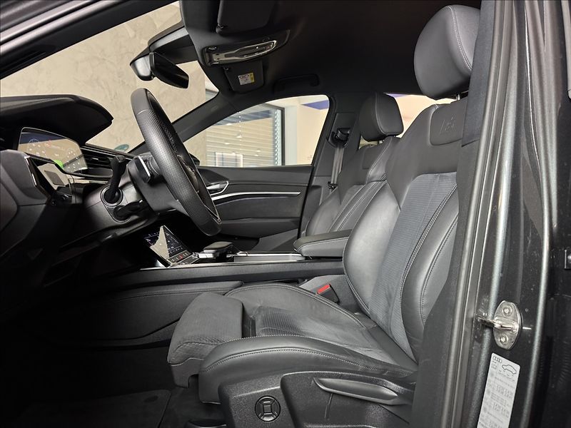 Audi e-tron 300kW Sportback S-Line Matrix - fotka 24 z 50