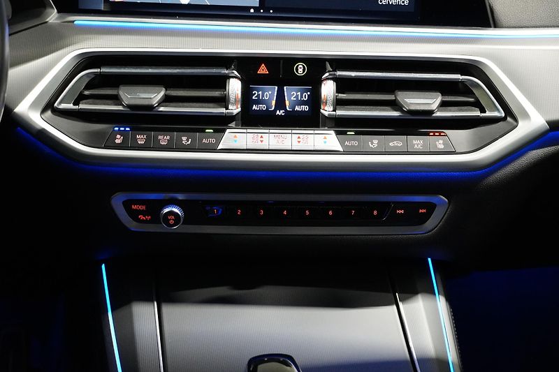 BMW X5 Xdrive40d,ČR,1.MAJ,DPH,7míst - fotka 33 z 47