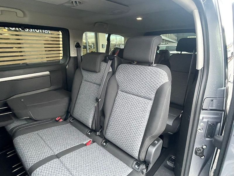 Toyota ProAce Verso EV L2 136HP 75 KWh Family 8S - fotka 25 z 28